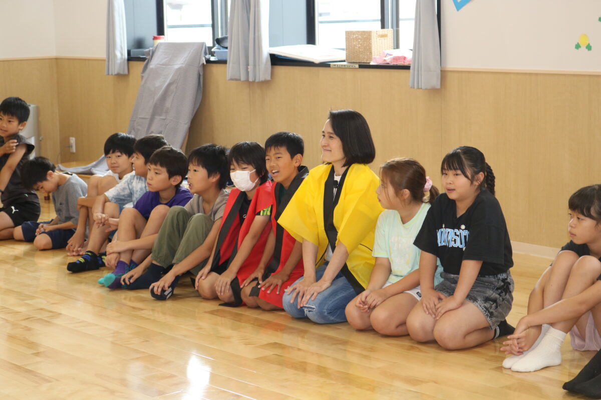 並んで待っている様子