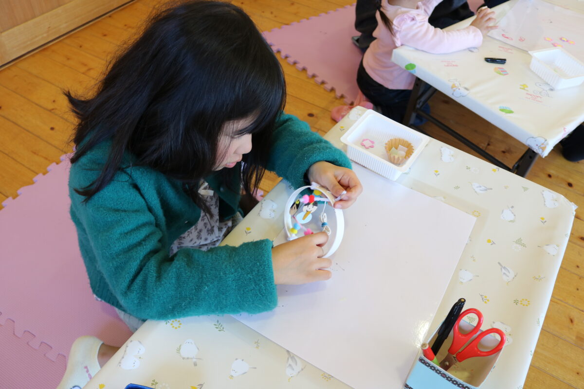 枠にモールを通す②