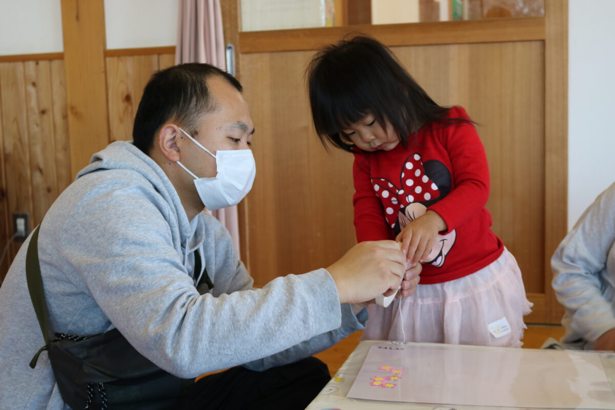 枠にモールを通す①