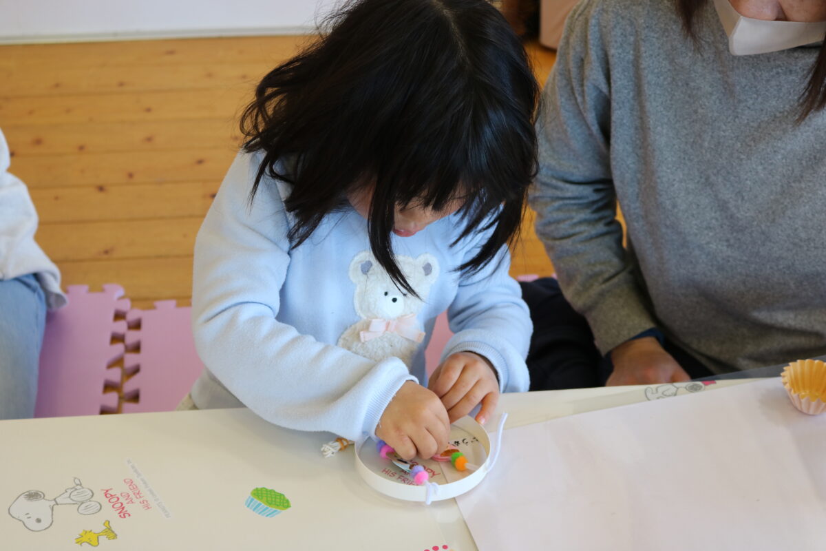 枠にモールを通す③