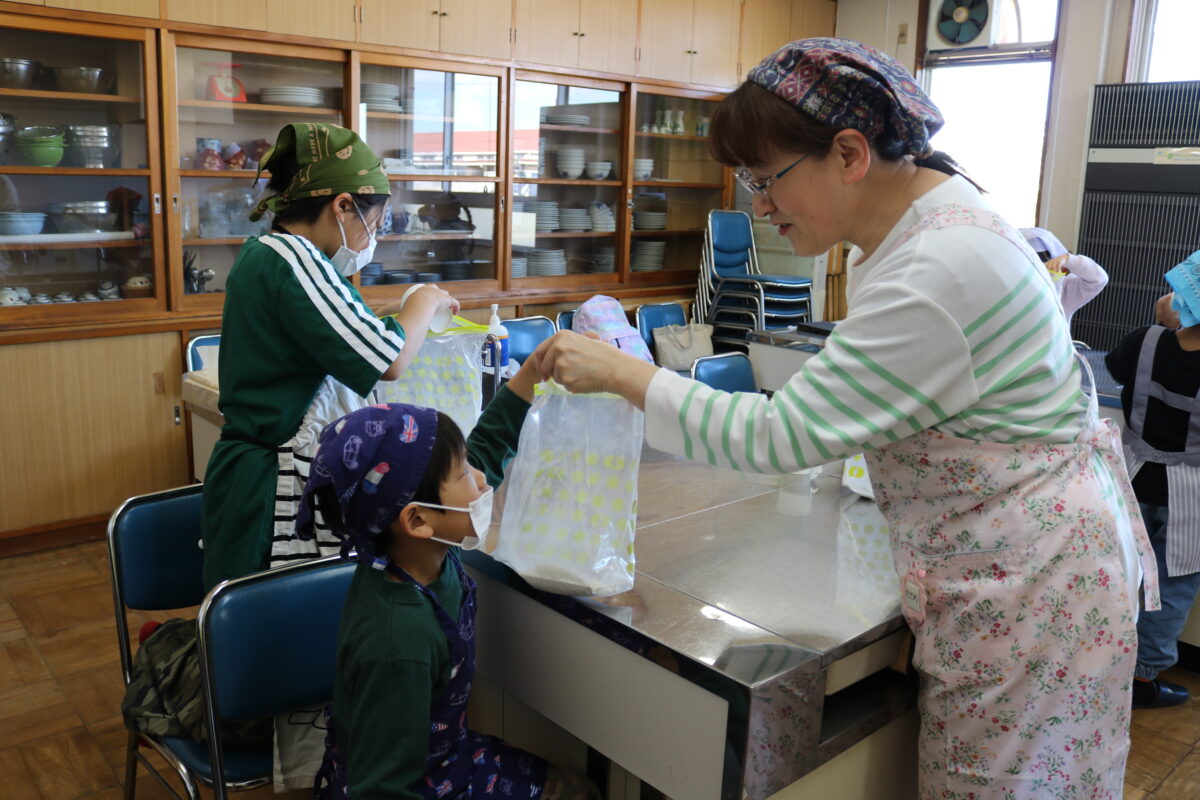 お水を入れる②