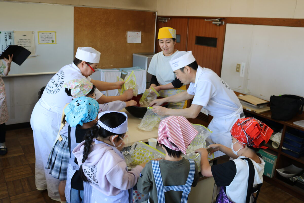 こね鉢に投入する