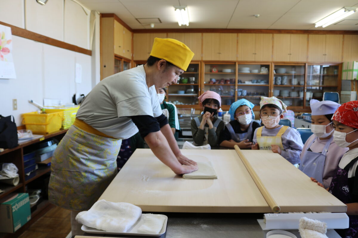 そば生地を畳む