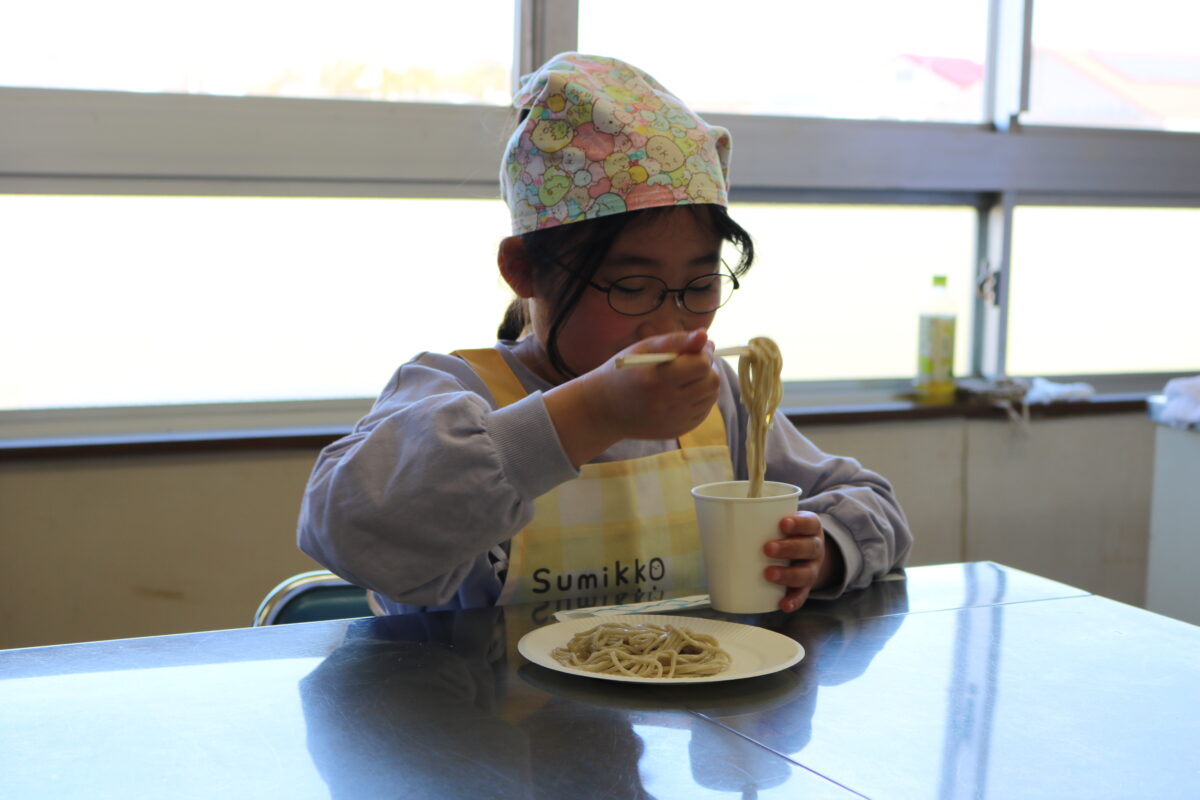 そばを食べる①